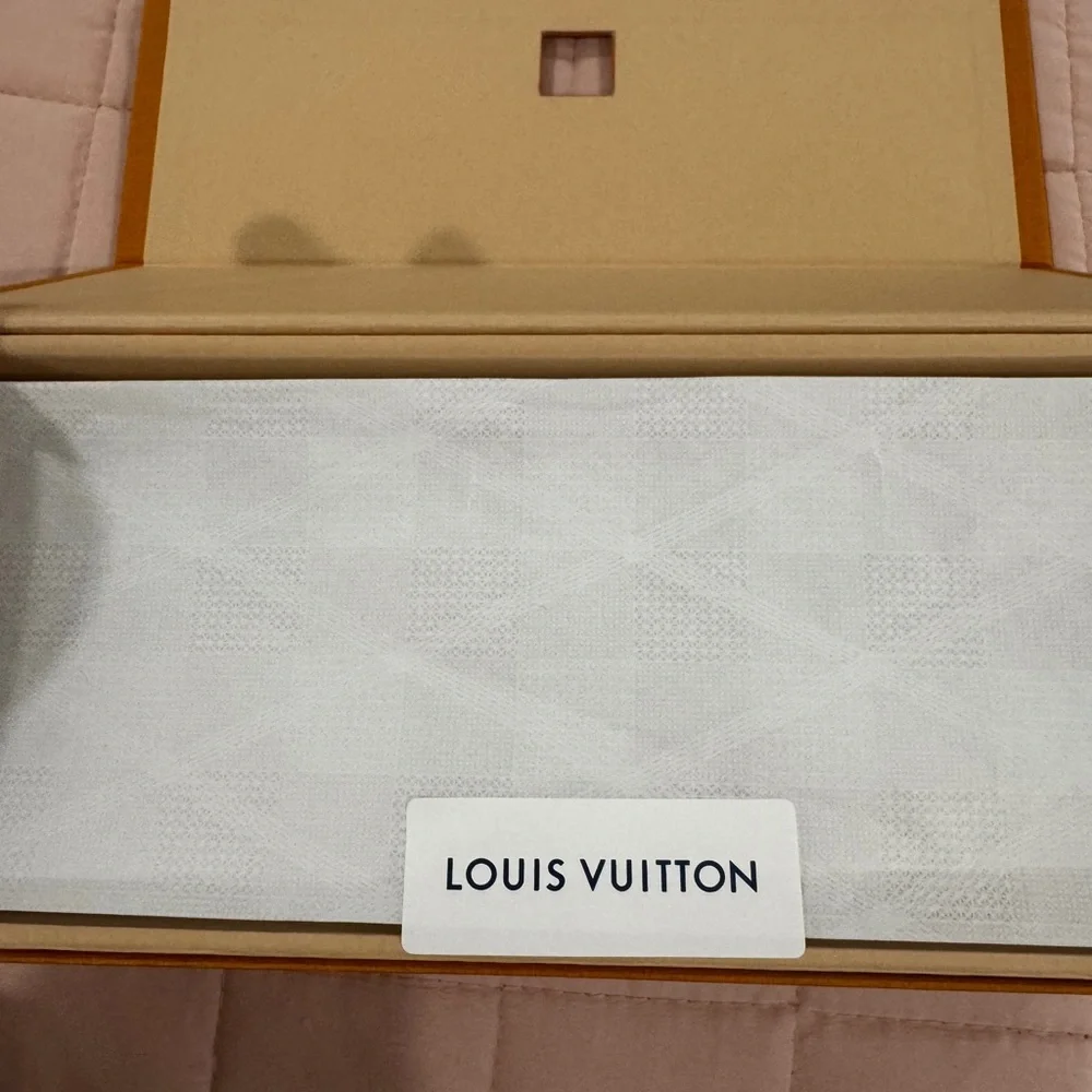 Louis Vuitton Long Gift Box with Ribbon & Tissue - Picture 4 of 10